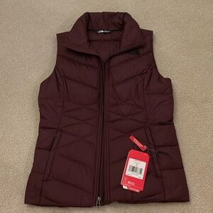NWT North Face Women’s Vest, color fig size xs